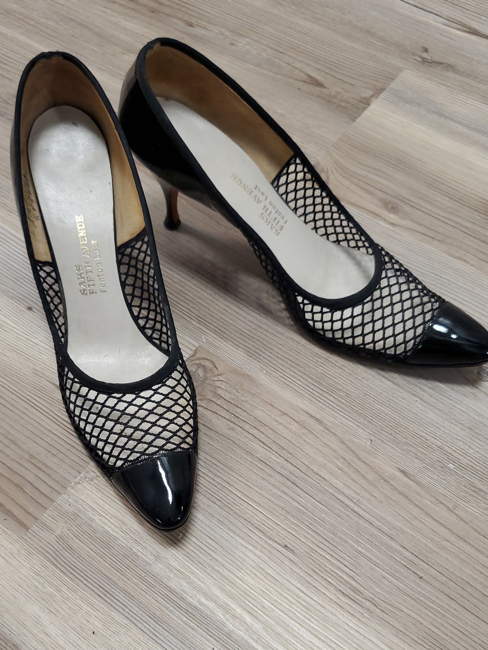 Vintage Saks Black Mesh and Patent Leather Pointed-Toe Pumps - Size 7.5 3" Heel